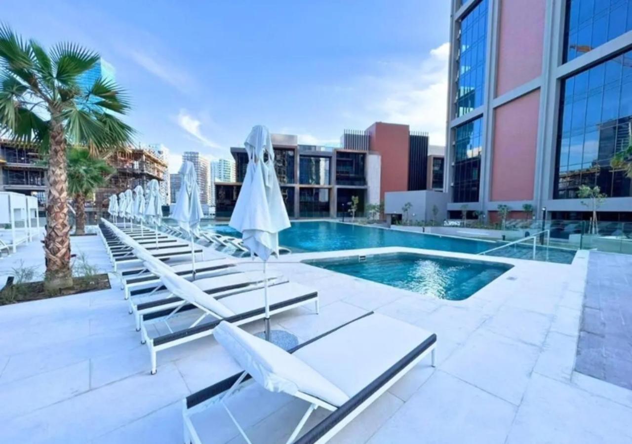 Bespoke Homes - Luxury 1br In High Floor With Stunning Canal Views *